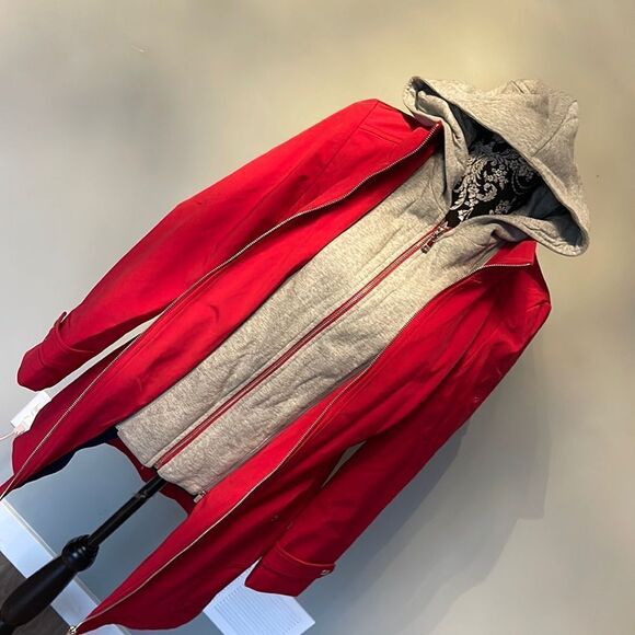 Tommy Hilfiger 33” With Fleece Hoodie Red NEW - Picture 2 of 5